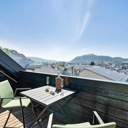 Rom I Loftsleilighet Med Utsikt Habitación en casa particular *